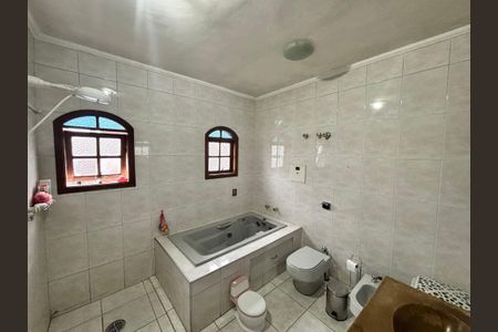 Casa à venda com 59m², 4 quartos e 2 vagasBanheiro 1