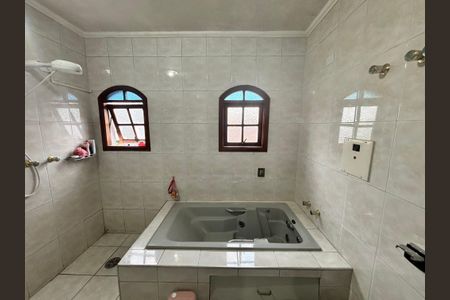 Casa à venda com 59m², 4 quartos e 2 vagasBanheiro 1