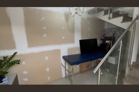 Casa à venda com 59m², 4 quartos e 2 vagasSala
