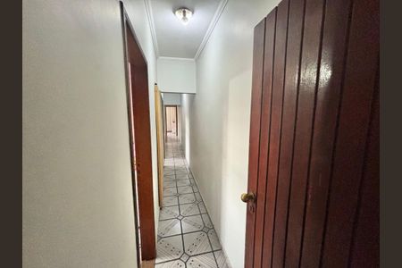 Casa à venda com 59m², 4 quartos e 2 vagasCorredor