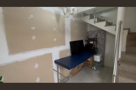 Casa à venda com 59m², 4 quartos e 2 vagasSala