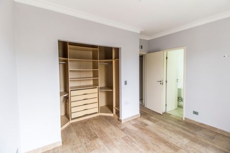 Casa de condomínio à venda com 200m², 3 quartos e 2 vagasSuíte