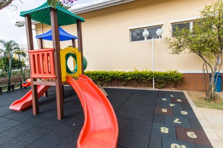 Casa de condomínio à venda com 200m², 3 quartos e 2 vagasÁrea comum - Playground