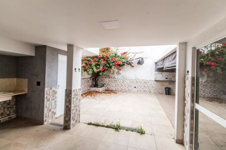 Casa de condomínio à venda com 200m², 3 quartos e 2 vagasVista da Sala