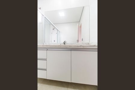 Casa de condomínio à venda com 200m², 3 quartos e 2 vagasBanheiro da Suíte