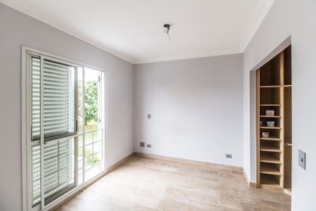 Casa de condomínio à venda com 200m², 3 quartos e 2 vagasSuíte