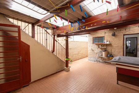Casa à venda com 156m², 2 quartos e 2 vagasQuintal