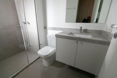 Banheiro de kitnet/studio para alugar com 1 quarto, 50m² em Nova Campinas, Campinas