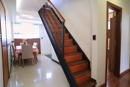 Apartamento à venda com 101m², 3 quartos e 1 vagaEscada