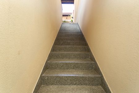 Casa para alugar com 299m², 3 quartos e 3 vagasEscada - Entrada 