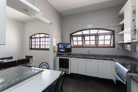 Casa para alugar com 299m², 3 quartos e 3 vagasCozinha 