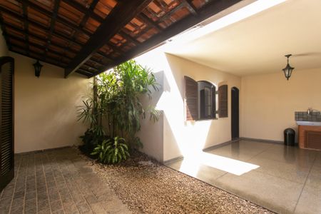 Casa para alugar com 299m², 3 quartos e 3 vagasÁrea Externa 