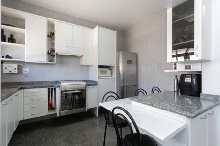 Casa para alugar com 299m², 3 quartos e 3 vagasCozinha 