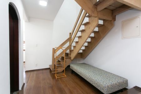 Casa para alugar com 299m², 3 quartos e 3 vagasHall Escada 