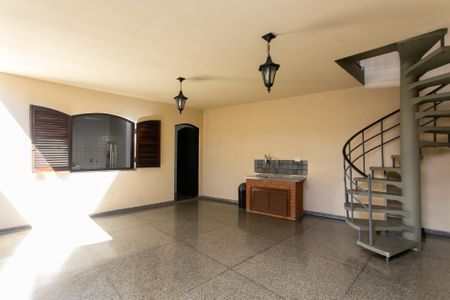 Casa para alugar com 299m², 3 quartos e 3 vagasÁrea Externa 