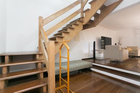 Casa para alugar com 299m², 3 quartos e 3 vagasHall Escada 