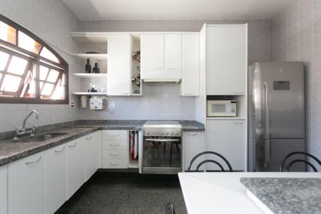 Casa para alugar com 299m², 3 quartos e 3 vagasCozinha 