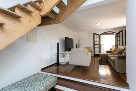 Casa para alugar com 299m², 3 quartos e 3 vagasHall Escada 