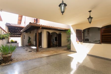 Casa para alugar com 299m², 3 quartos e 3 vagasÁrea Externa 