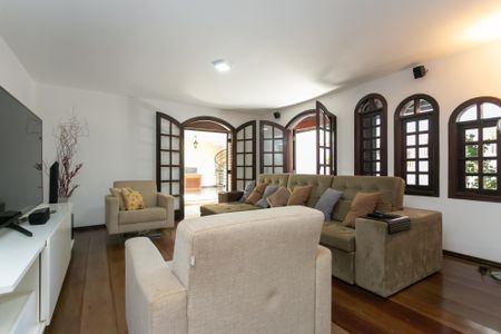 Casa para alugar com 299m², 3 quartos e 3 vagasSala