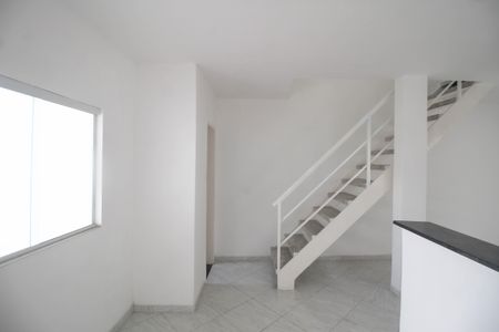 Sala de casa para alugar com 2 quartos, 72m² em Olinda, Nilópolis