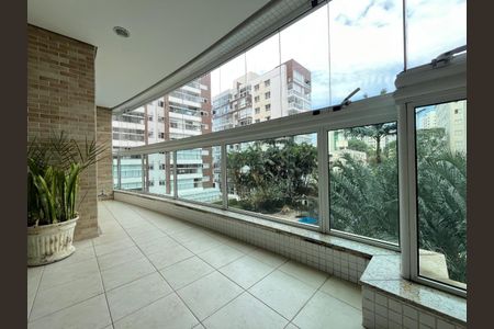 Apartamento à venda com 143m², 3 quartos e 3 vagasFoto 02