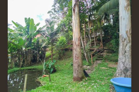Casa à venda com 1008m², 2 quartos e 3 vagas Casa à venda com 1008m², 2 quartos e 3 vagasQuintal