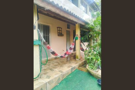 Casa à venda com 1008m², 2 quartos e 3 vagas Casa à venda com 1008m², 2 quartos e 3 vagasVaranda