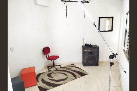 Casa à venda com 1008m², 2 quartos e 3 vagas Casa à venda com 1008m², 2 quartos e 3 vagasQuarto