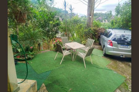 Casa à venda com 1008m², 2 quartos e 3 vagas Casa à venda com 1008m², 2 quartos e 3 vagasQuintal
