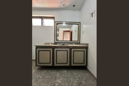 Apartamento à venda com 601m², 4 quartos e 4 vagasBanheiro da Suíte 1