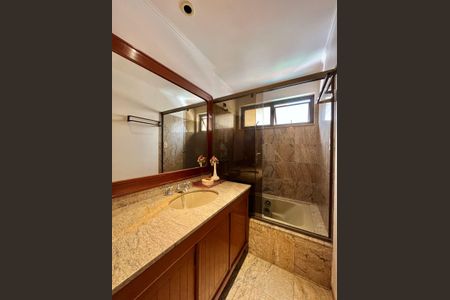 Apartamento à venda com 601m², 4 quartos e 4 vagasBanheiro da Suíte 3