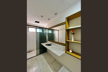 Apartamento à venda com 601m², 4 quartos e 4 vagasBanheiro da Suíte 2