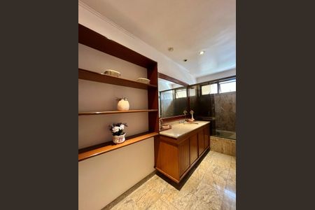 Apartamento à venda com 601m², 4 quartos e 4 vagasBanheiro da Suíte 3