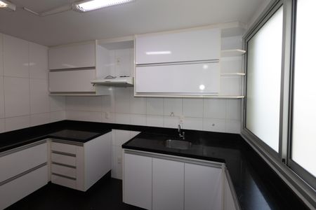 Apartamento para alugar com 104m², 3 quartos e 2 vagasCozinha