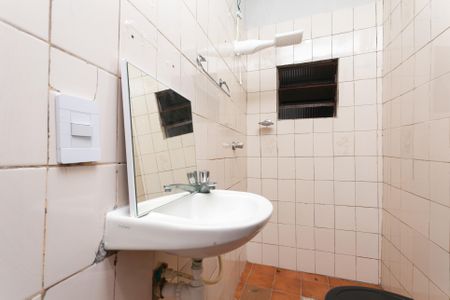 Casa para alugar com 250m², 3 quartos e 2 vagasBanheiro da edícula