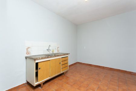 Casa para alugar com 250m², 3 quartos e 2 vagasCozinha da edícula 