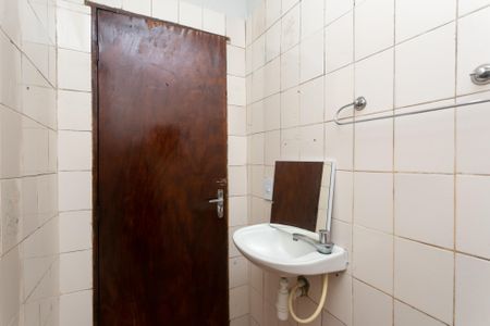 Casa para alugar com 250m², 3 quartos e 2 vagasBanheiro da edícula