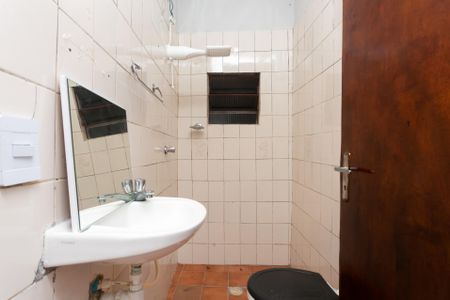 Casa para alugar com 250m², 3 quartos e 2 vagasBanheiro da edícula