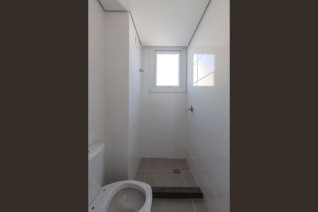 Banheiro de kitnet/studio à venda com 1 quarto, 34m² em Centro Histórico, Porto Alegre