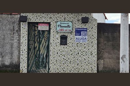 Apartamento para alugar com 55m², 2 quartos e 1 vagaPlaca instalada na fachada do condomínio - Código da placa: YIXW-1472