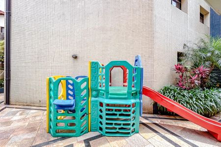 Apartamento para alugar com 120m², 4 quartos e 2 vagasÁrea comum - Playground