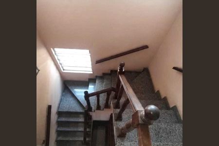 Casa à venda com 250m², 6 quartos e 6 vagasEscada
