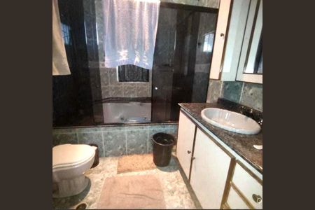 Casa à venda com 250m², 6 quartos e 6 vagasBanheiro