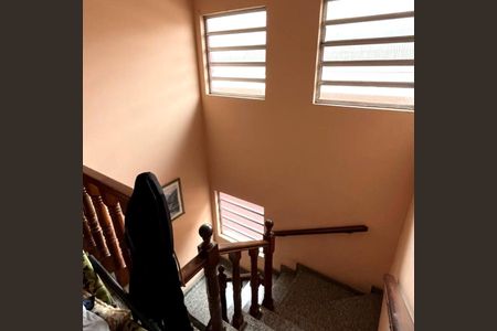 Escada de casa à venda com 6 quartos, 250m² em Bela Vista, Osasco