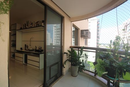 Apartamento à venda com 77m², 2 quartos e 1 vagaSala - Varanda