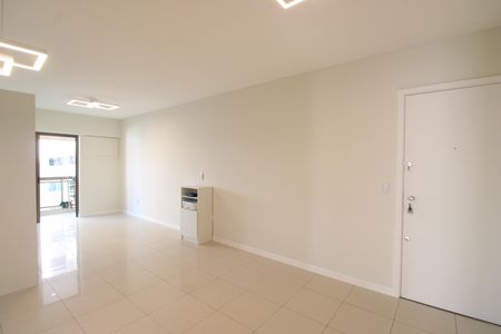 Apartamento à venda com 77m², 2 quartos e 1 vagaSala