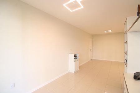 Apartamento à venda com 77m², 2 quartos e 1 vagaSala