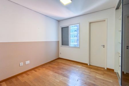Apartamento à venda com 157m², 3 quartos e 4 vagas