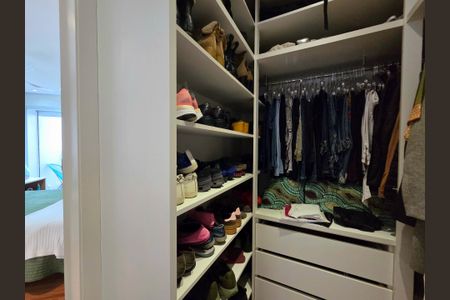 Apartamento à venda com 129m², 2 quartos e 2 vagasCloset da suíte